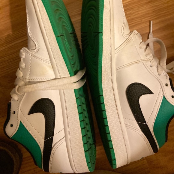Nike Air Jordan 1 Low ‘White Lucky Green’ - M7.5/W9 - Picture 1 of 7